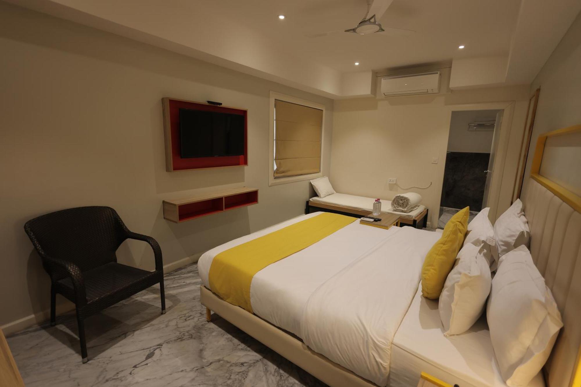 Phoenix - Unmatched Comfort Udaipur Exterior photo