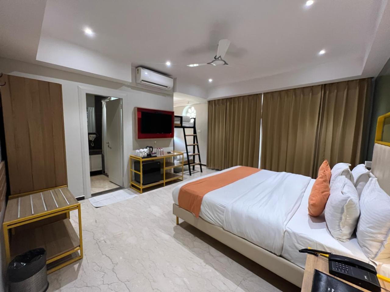 Phoenix - Unmatched Comfort Udaipur Exterior photo